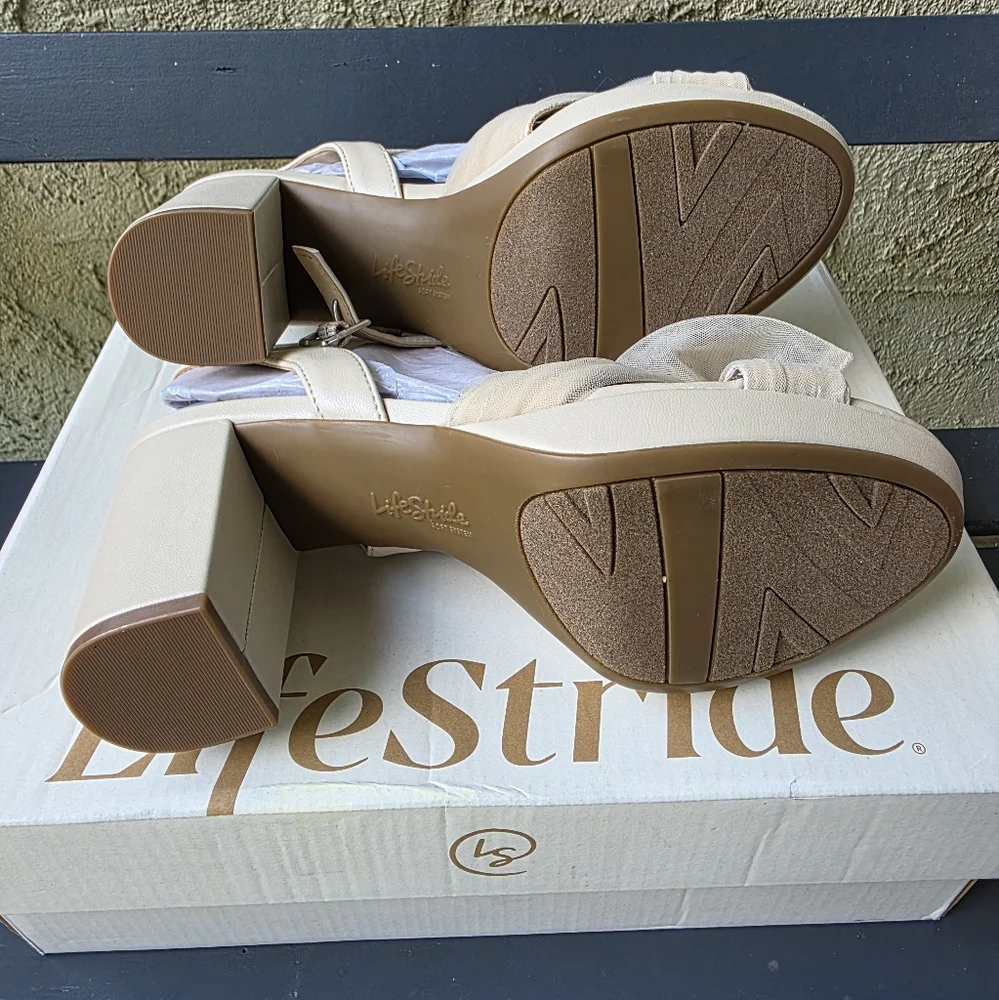New Life Stride Women's Bow Sandals Beige Block Heels Sz. 6.5W - Picture 6 of 6